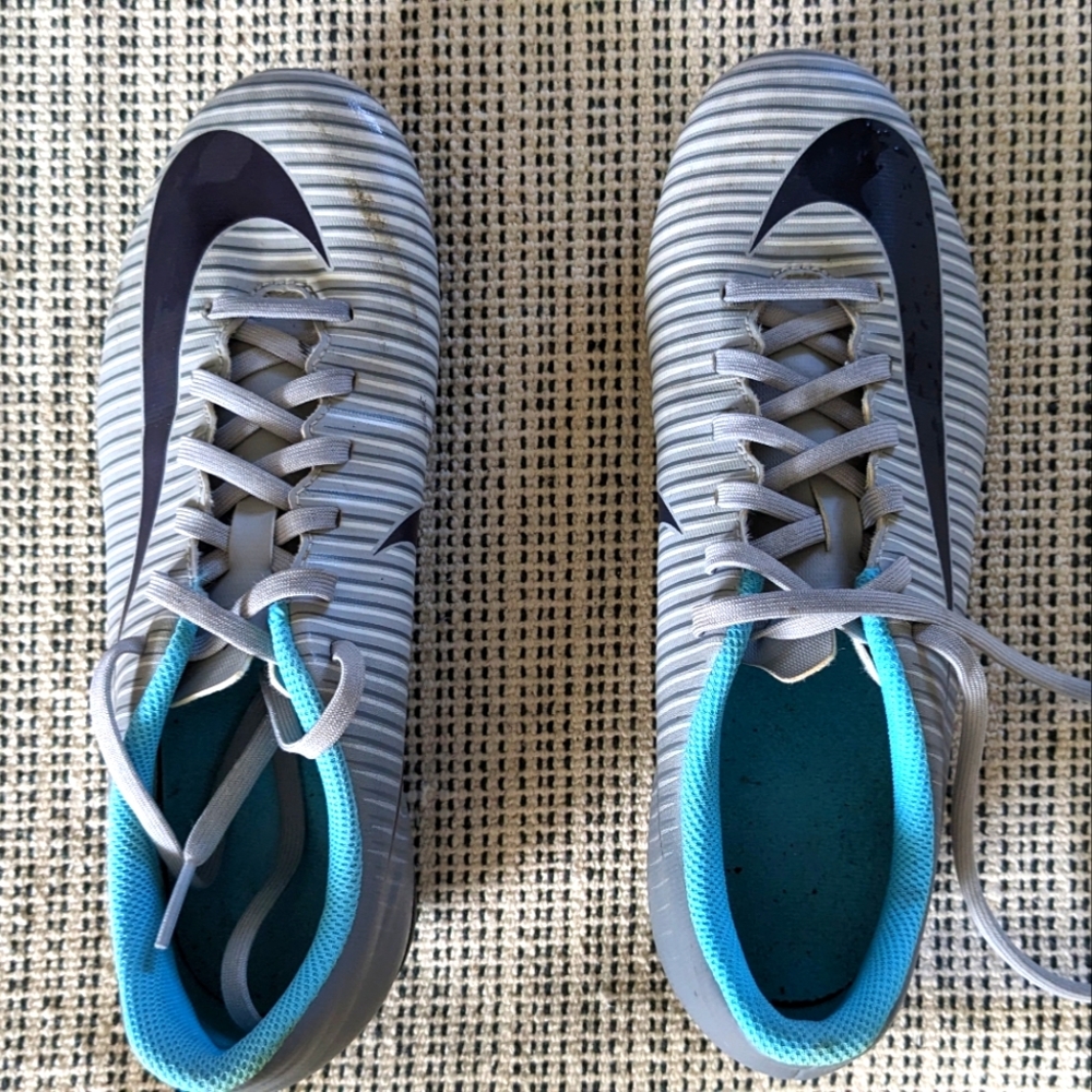 Nike Women's Soccer Cleats Size 8